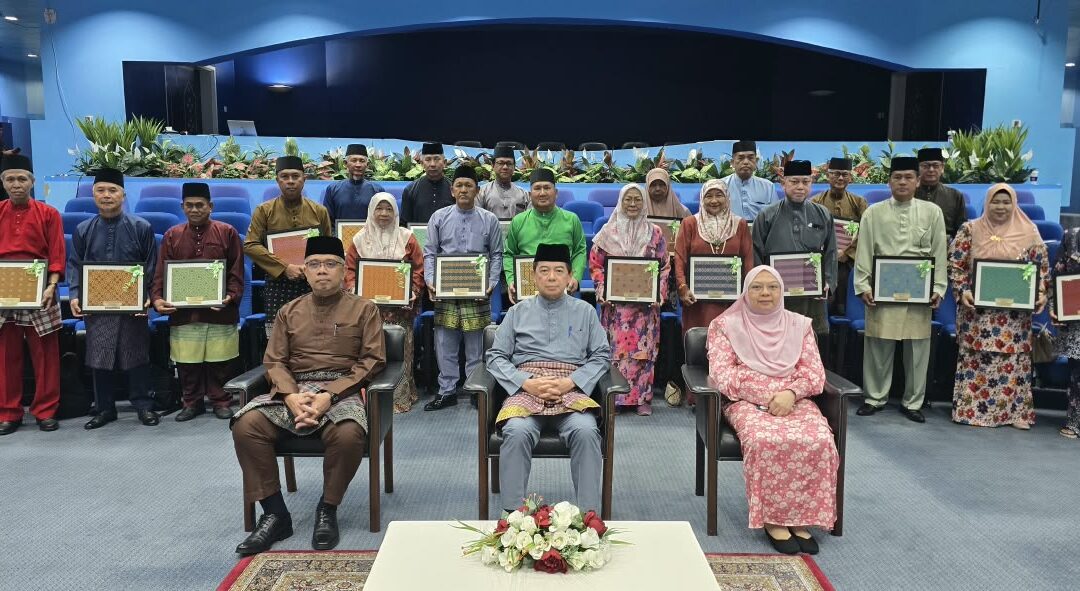 Majlis Penyampaian Cenderamata Persaraan Kepada Pegawai-Pegawai dan Kakitangan Kementerian Kewangan serta Jabatan-Jabatan di Dalamnya yang telah Bersara pada Tahun 2025