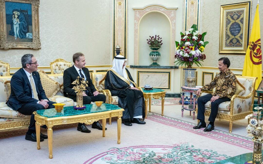 His Majesty The Sultan and Yang Di-Pertuan of Brunei Darussalam Receives in Audience His Excellency The President of The Islamic Development Bank